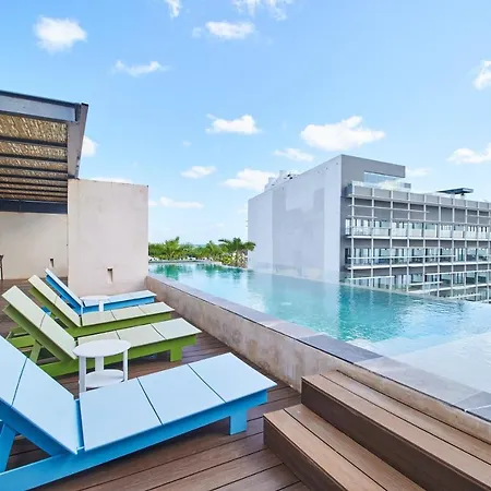 Stunning Two-Level Apartment Playa Del Carmen Infinity Swimming Pool & Rooftop Great Amenities